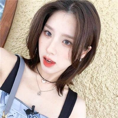 穿条纹衣的男孩